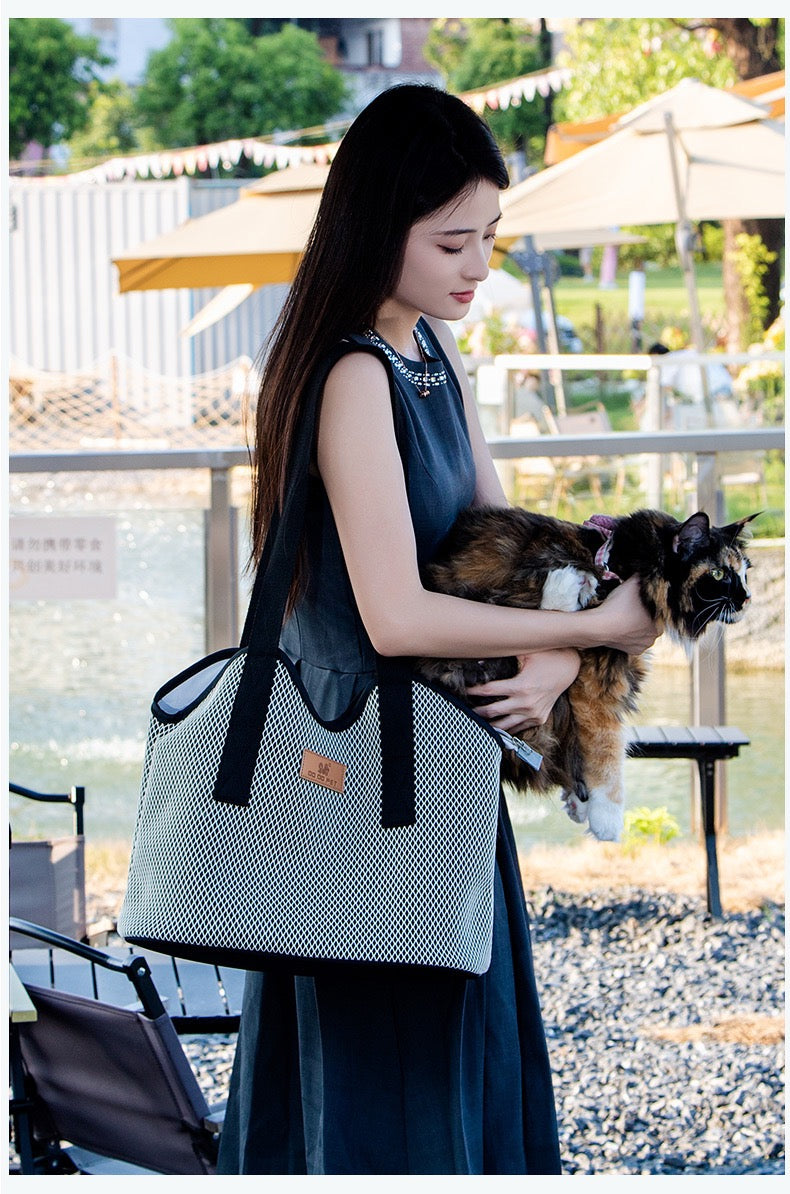 Portable high-end pet dog single shoulder backpack for outdoor use